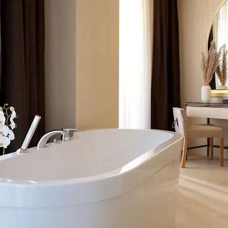 Liu Hotell Side