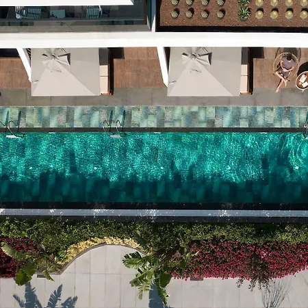 Liu Hotell Side