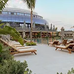 Liu Hotel Side
